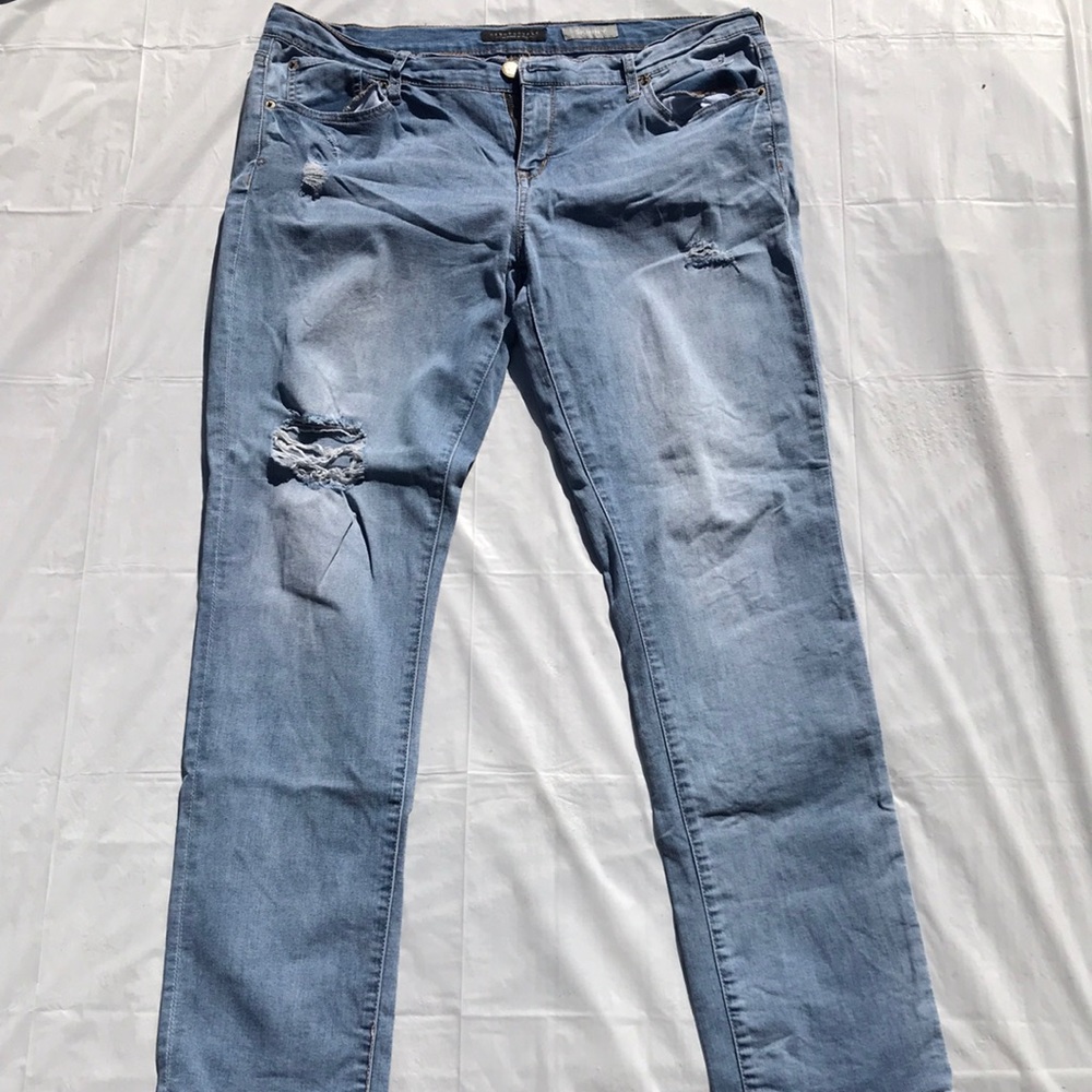 Distressed Aeropostale jeans size 14